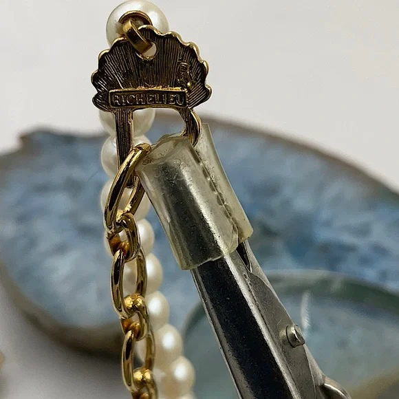 Vtg. Richelieu 16” White Pearl Necklace W2” Ext. With Pearl Heart Center - Picture 7 of 7